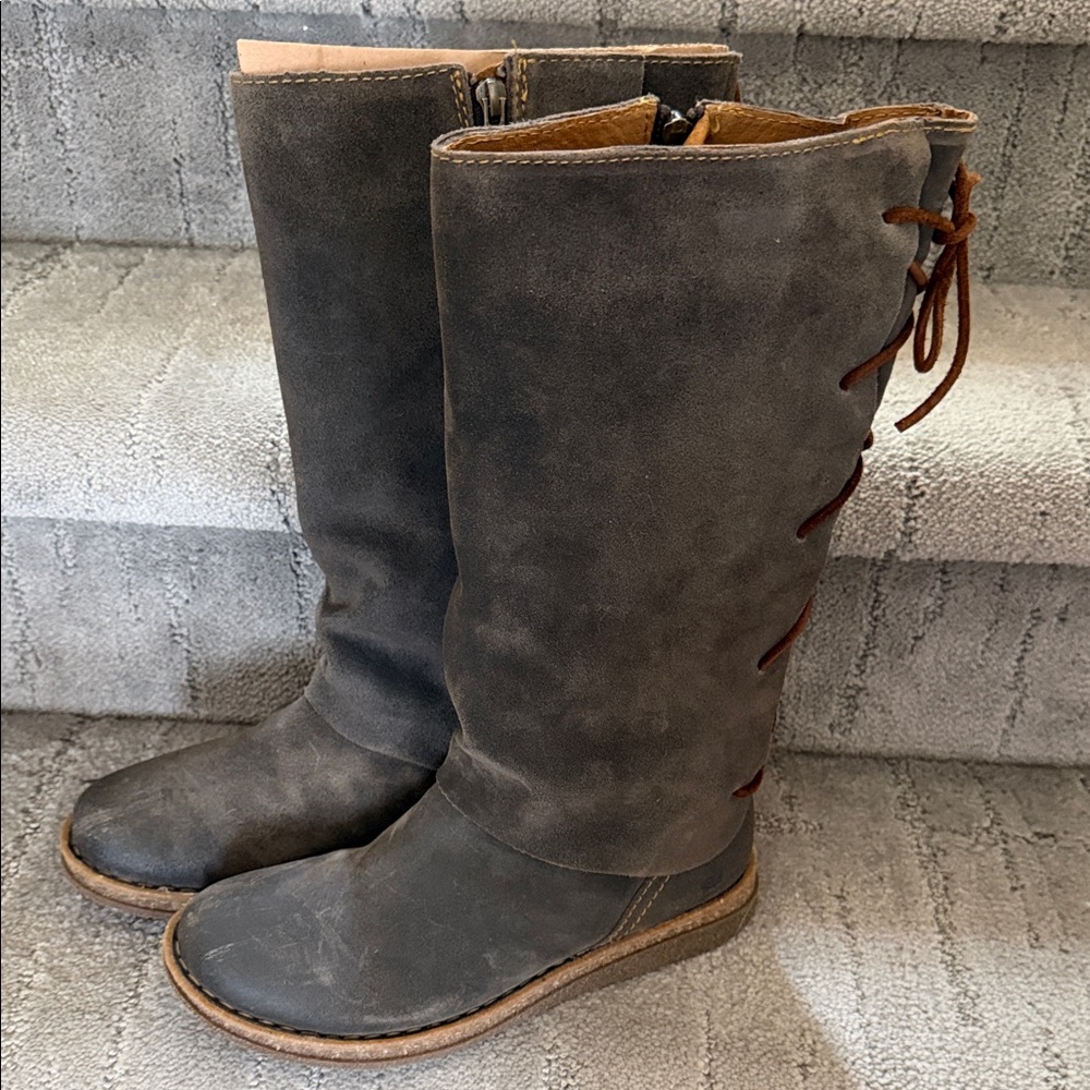 Born Women's Dark Gray Lace-Up Boots